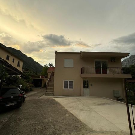 Apartmani Dada โกตอร์ ภายนอก รูปภาพ