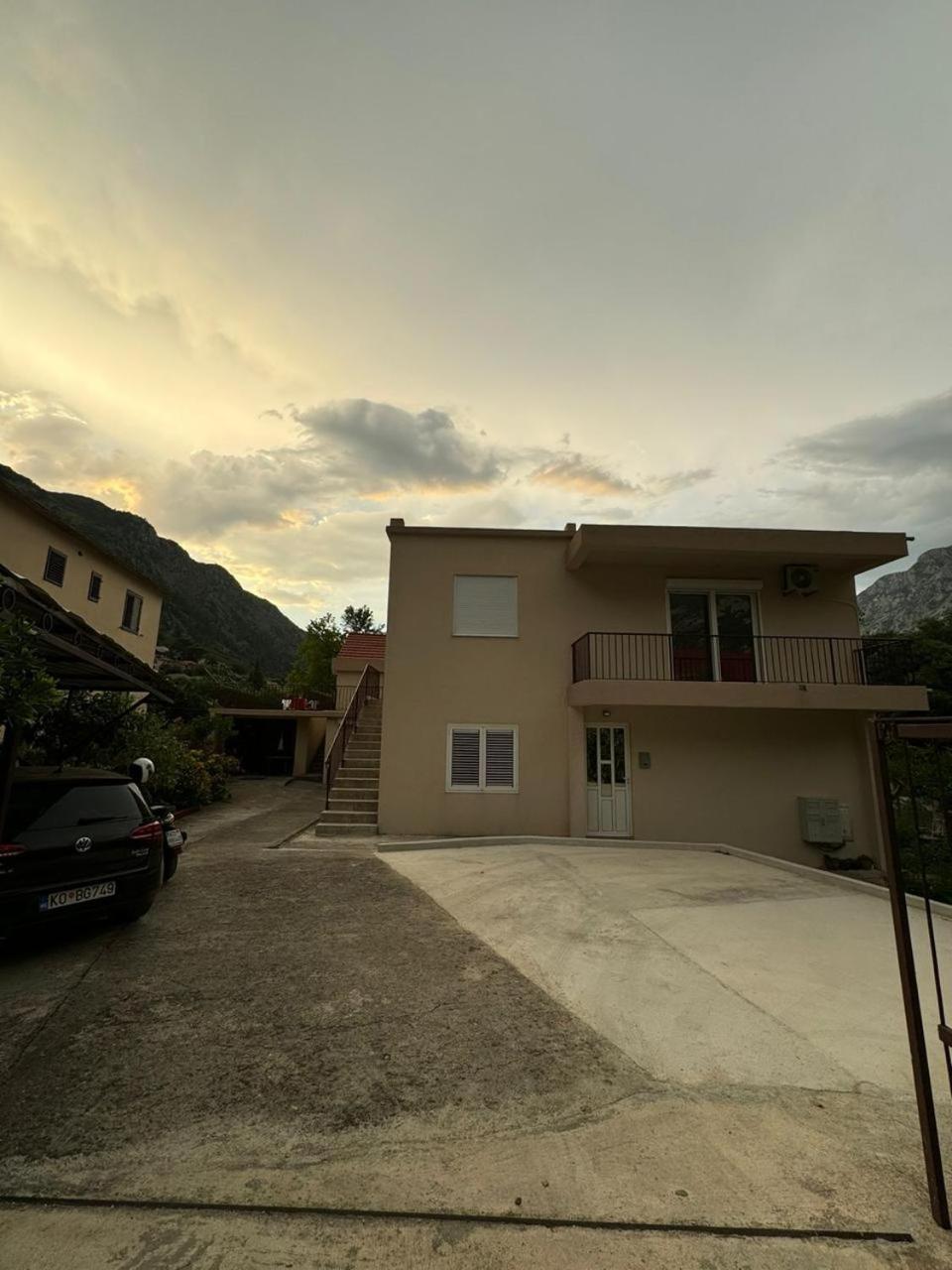 Apartmani Dada โกตอร์ ภายนอก รูปภาพ