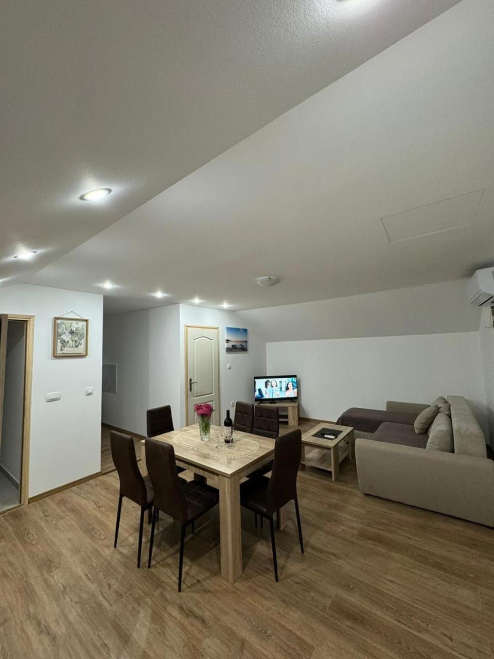 Apartmani Dada โกตอร์ ภายนอก รูปภาพ