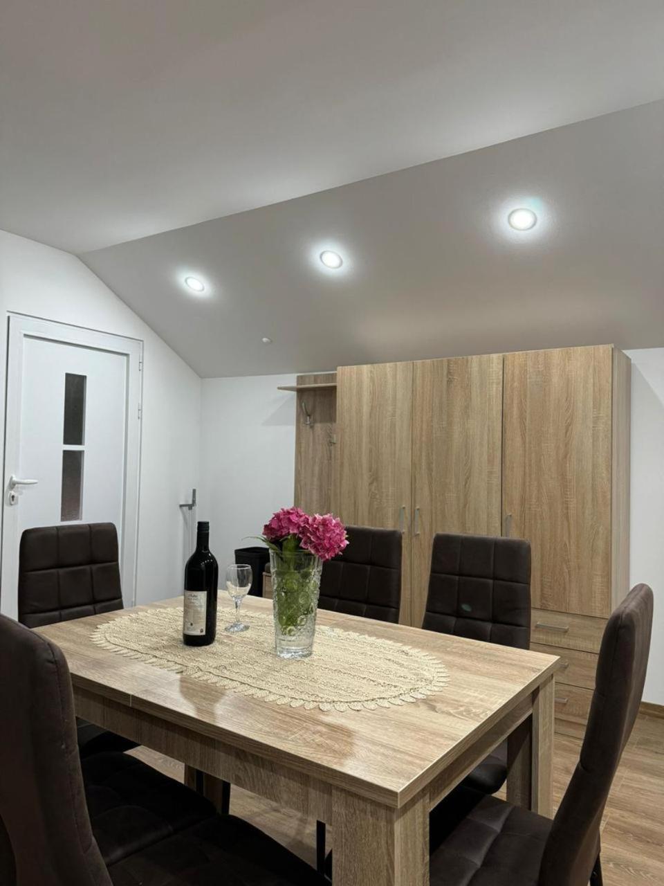 Apartmani Dada โกตอร์ ภายนอก รูปภาพ