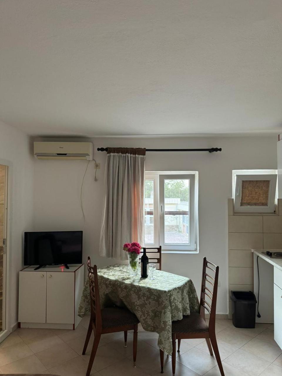Apartmani Dada โกตอร์ ภายนอก รูปภาพ