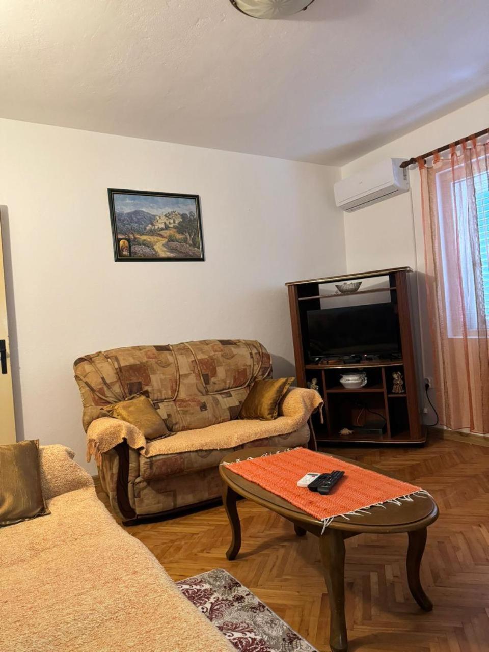Apartmani Dada โกตอร์ ภายนอก รูปภาพ