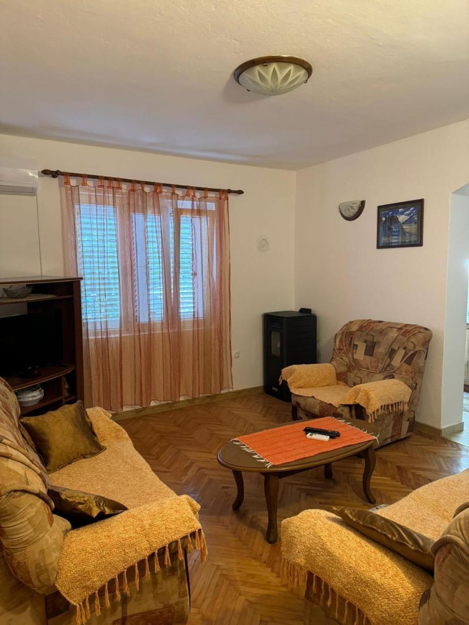 Apartmani Dada โกตอร์ ภายนอก รูปภาพ
