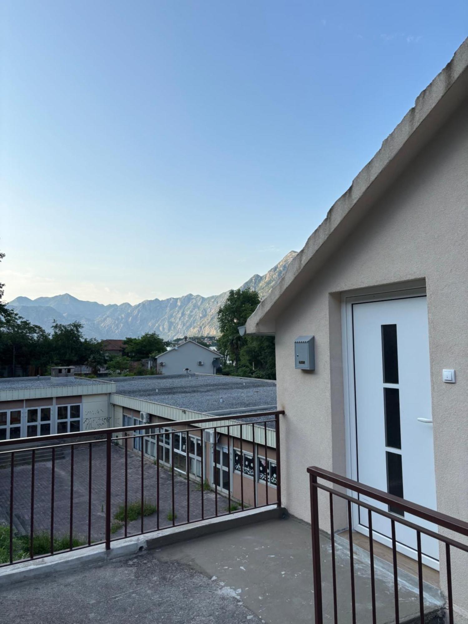 Apartmani Dada โกตอร์ ภายนอก รูปภาพ